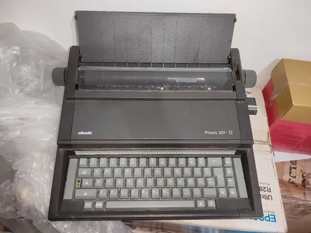 Máquina de escribir electrónica Olivetti Praxis 45D