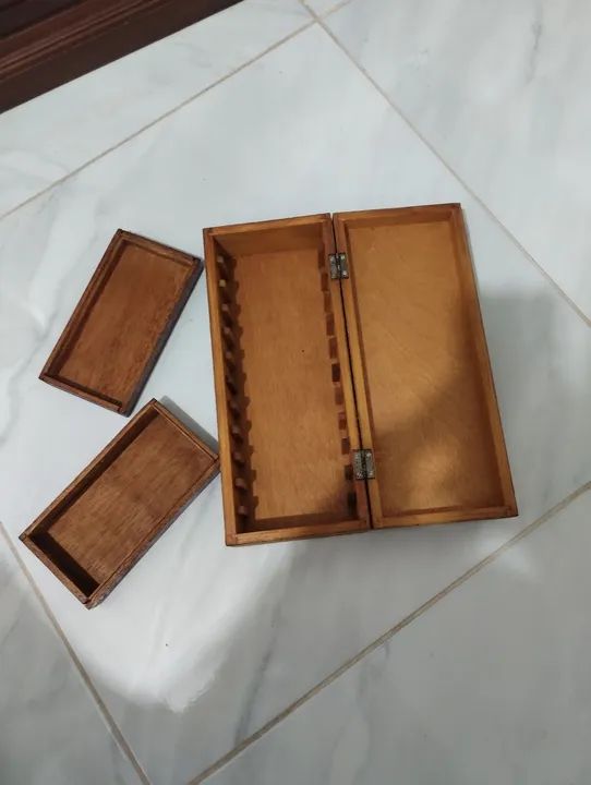 Duas caixas organizadora.