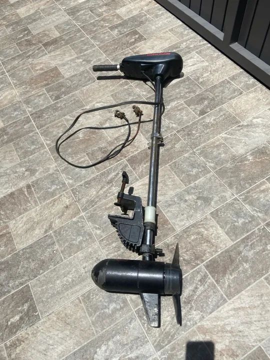 Motor de popa Johnson 2 tempos + MotorGuide + Tanque de Combustível - Foto 15