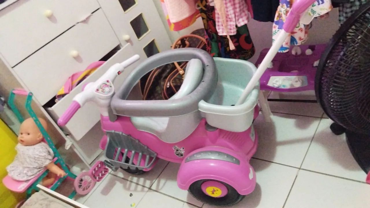 Triciclo Infantil Calesita com Empurrador Classic - Buzina Porta Objetos