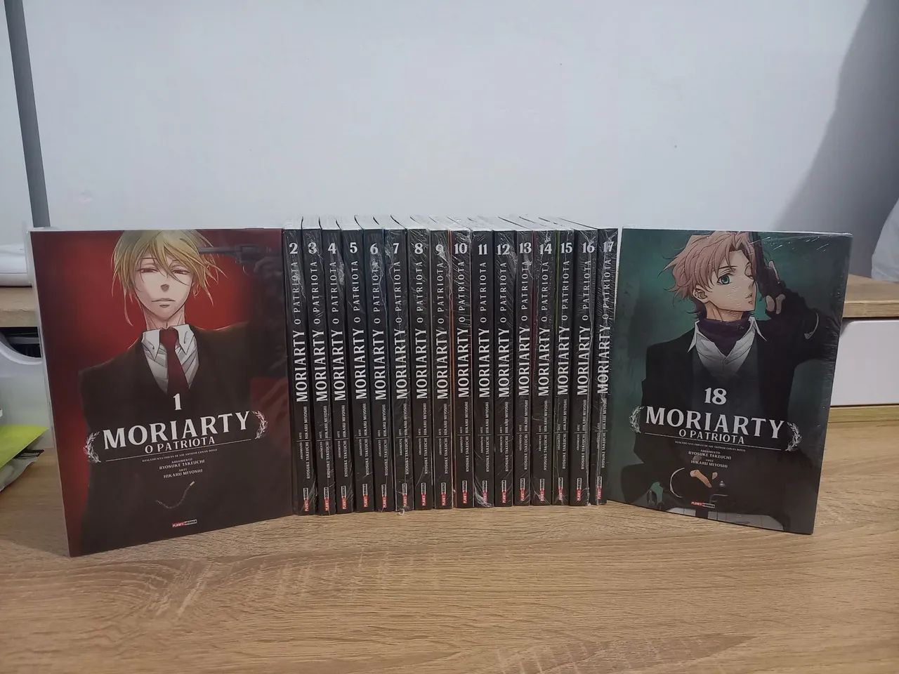 Mangá Moriarty vol. 1 ao 18