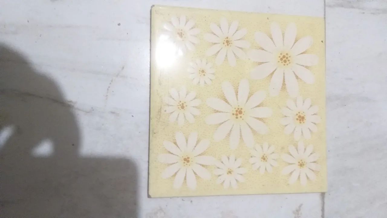 Azuleijo amarelo antigo