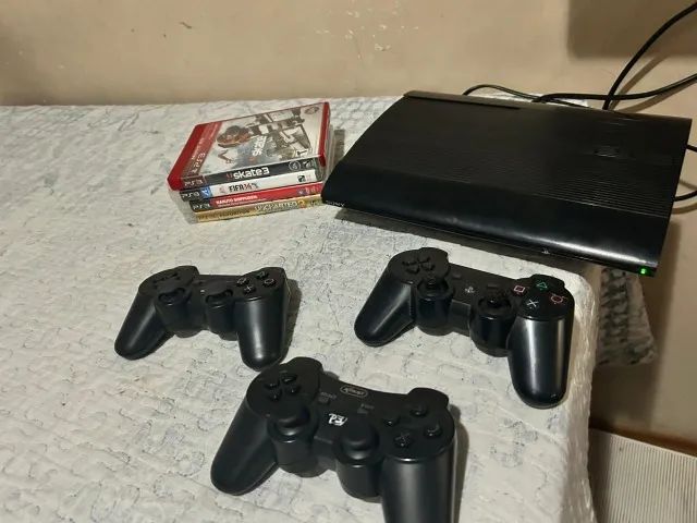 PlayStation 3 Super Slim | 250GB | Desbloqueado + Jogos + Controles!