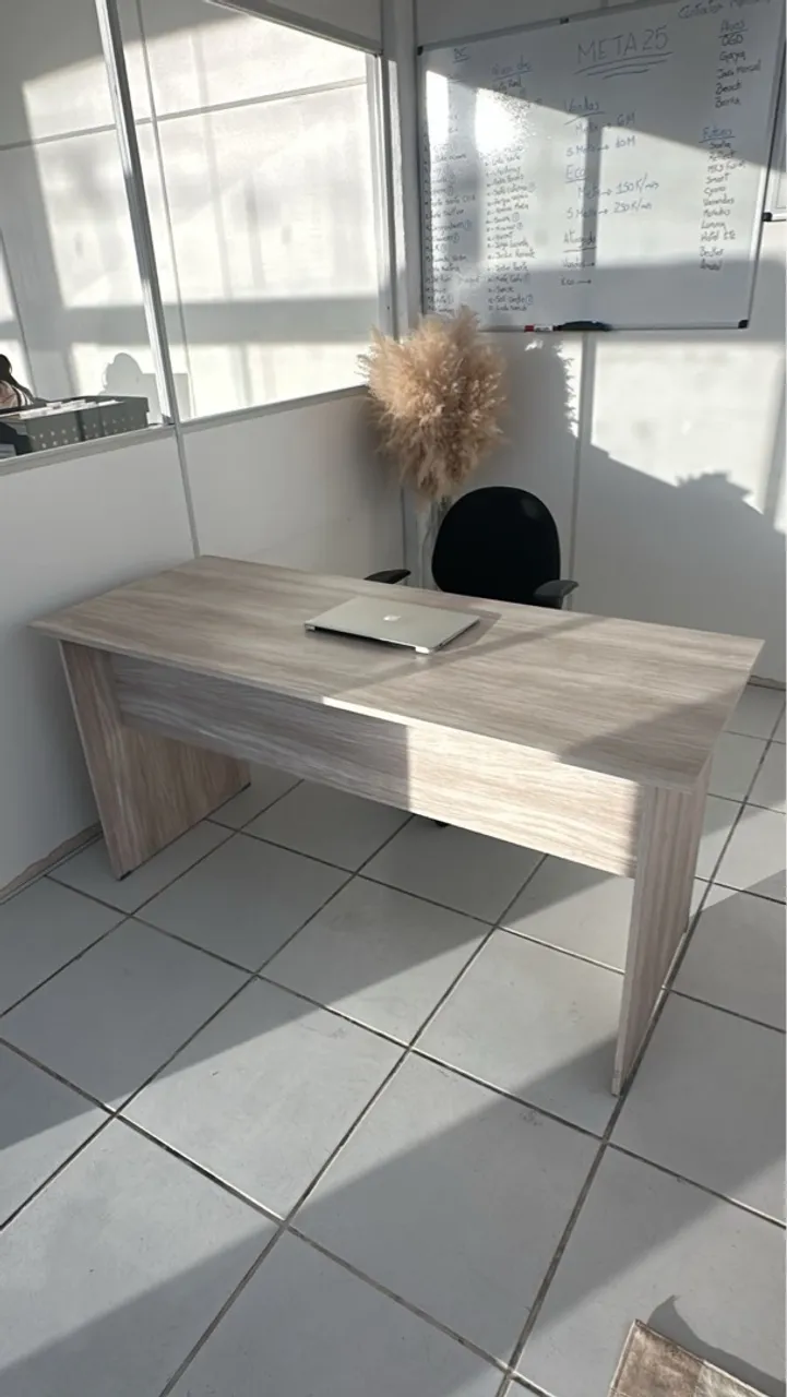 NOVÍSSIMA! Vendo mesa retangular de escritório / reunião