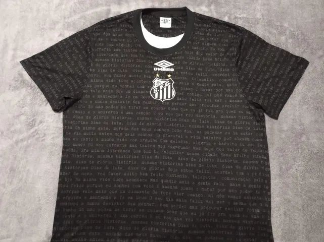 Camisa Oficial Santos Umbro Charlie Brow Jr, tamanho 2GG (66x79cm). Estado de nova.