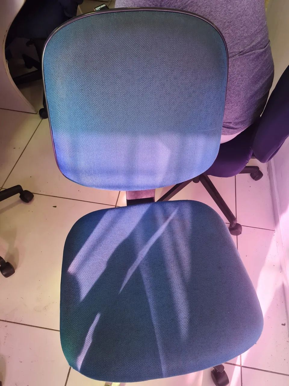 Cadeira de Escritório Giratória com Rodinhas