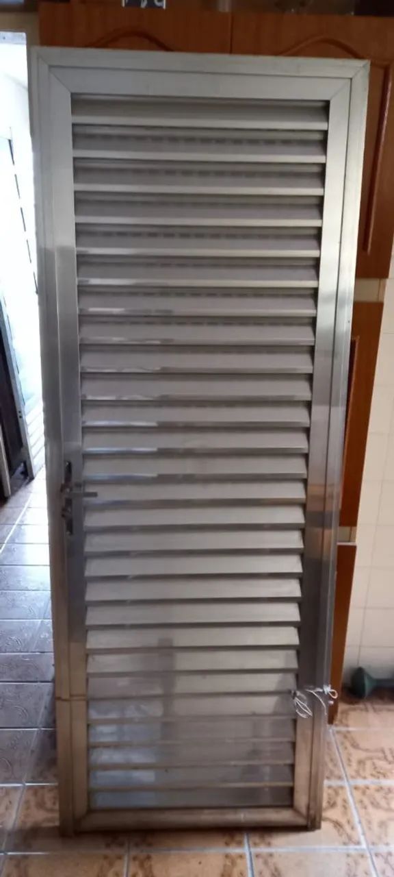 Porta em alumínio 187x69cm