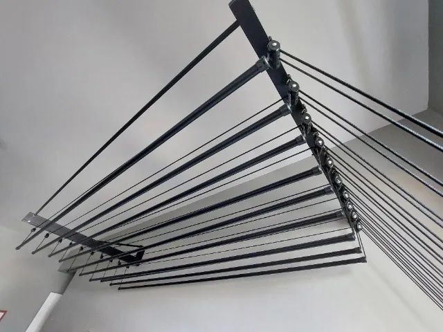 Varal De Parede Individual 10 Varetas X 140cm Preto - Foto 3