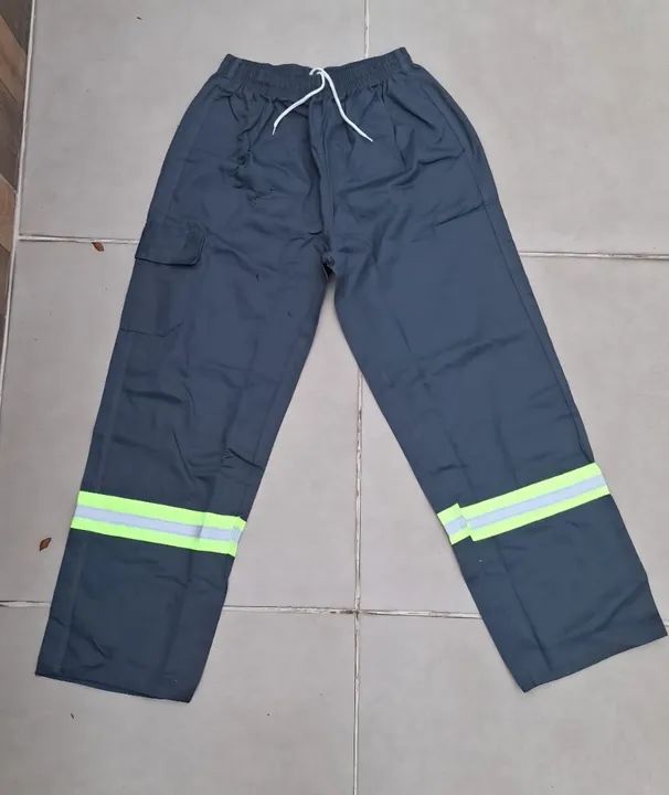 Calça de Uniforme com faixa refletiva - Foto 4
