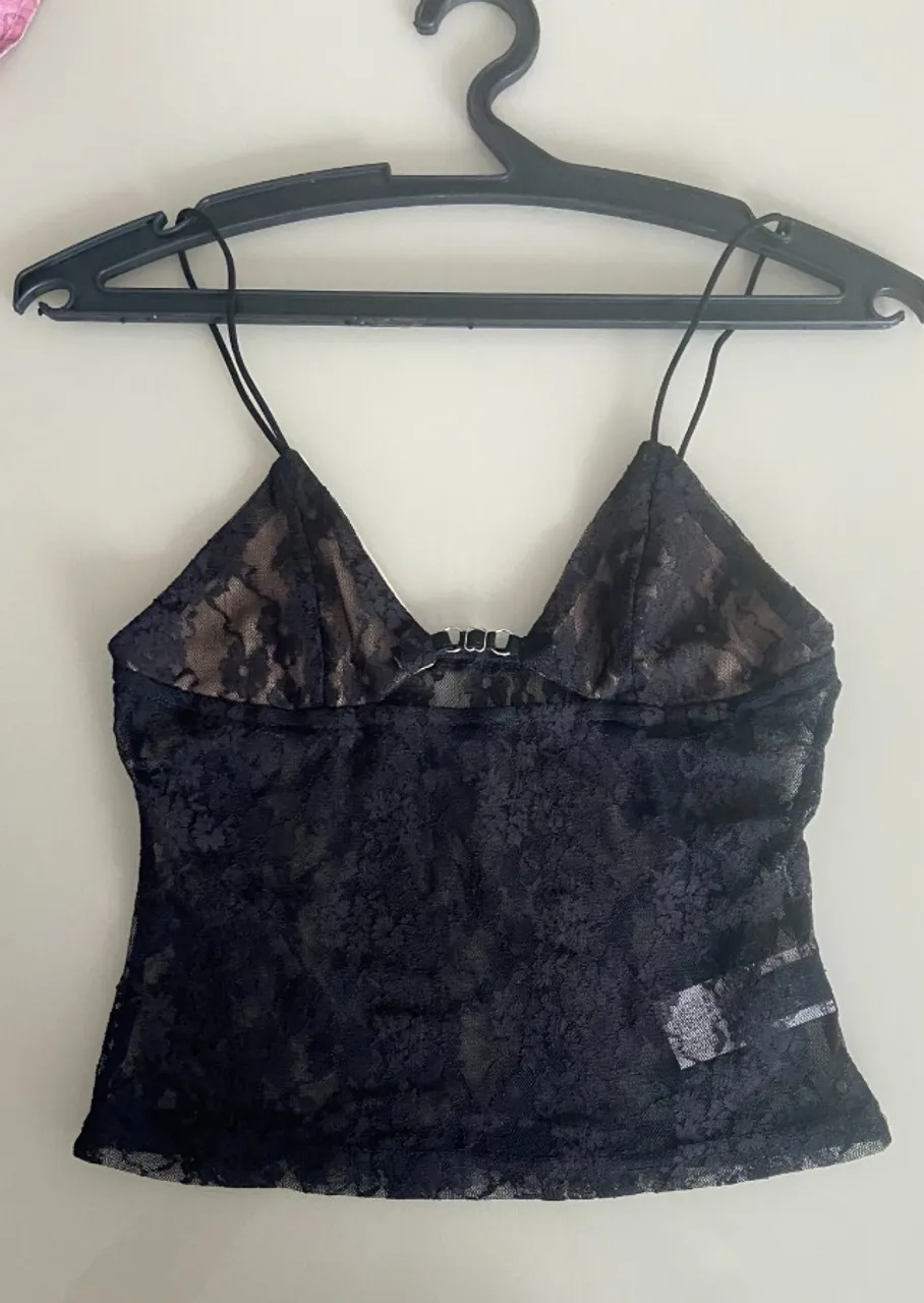 Cropped de renda preta
