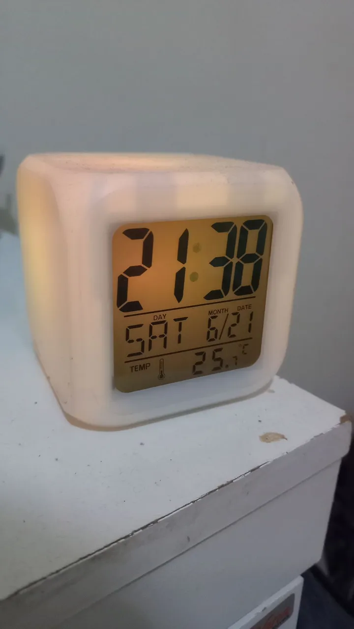 Relógio Despertador Led Muda da Cor