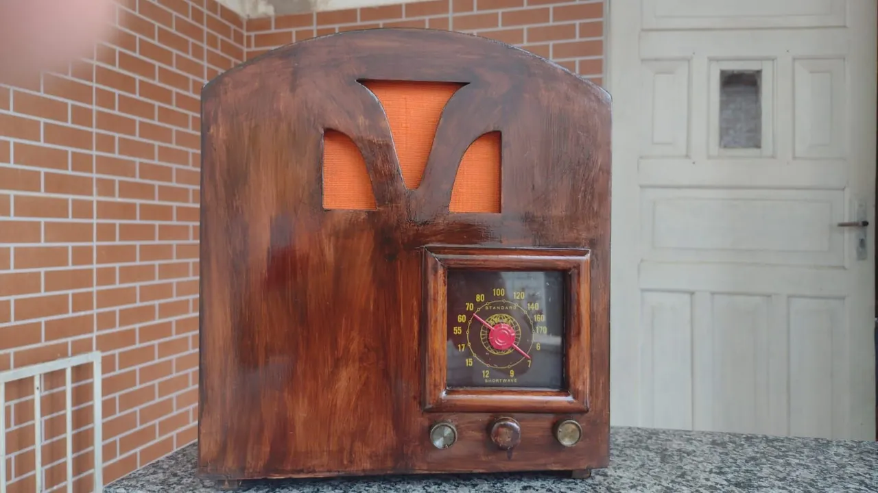 Rádio Vintage de Madeira