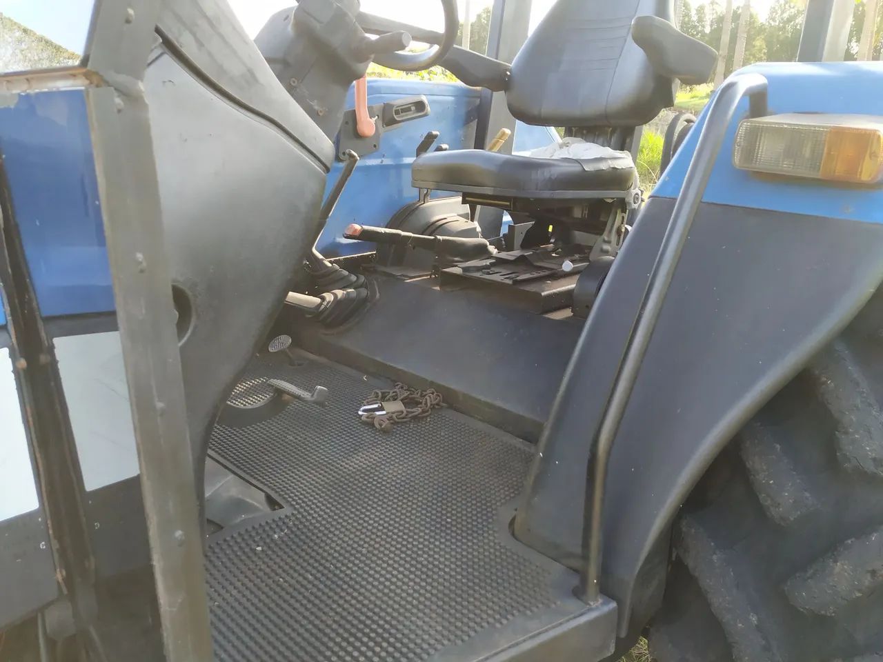 Trator New Holland TL 80 4X4  - Foto 4