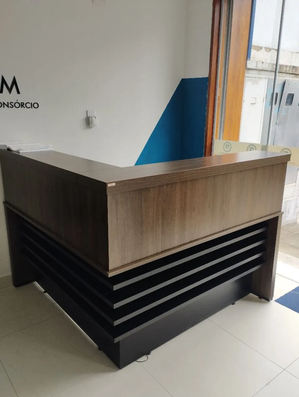 Balcão de escritório moderno e elegante