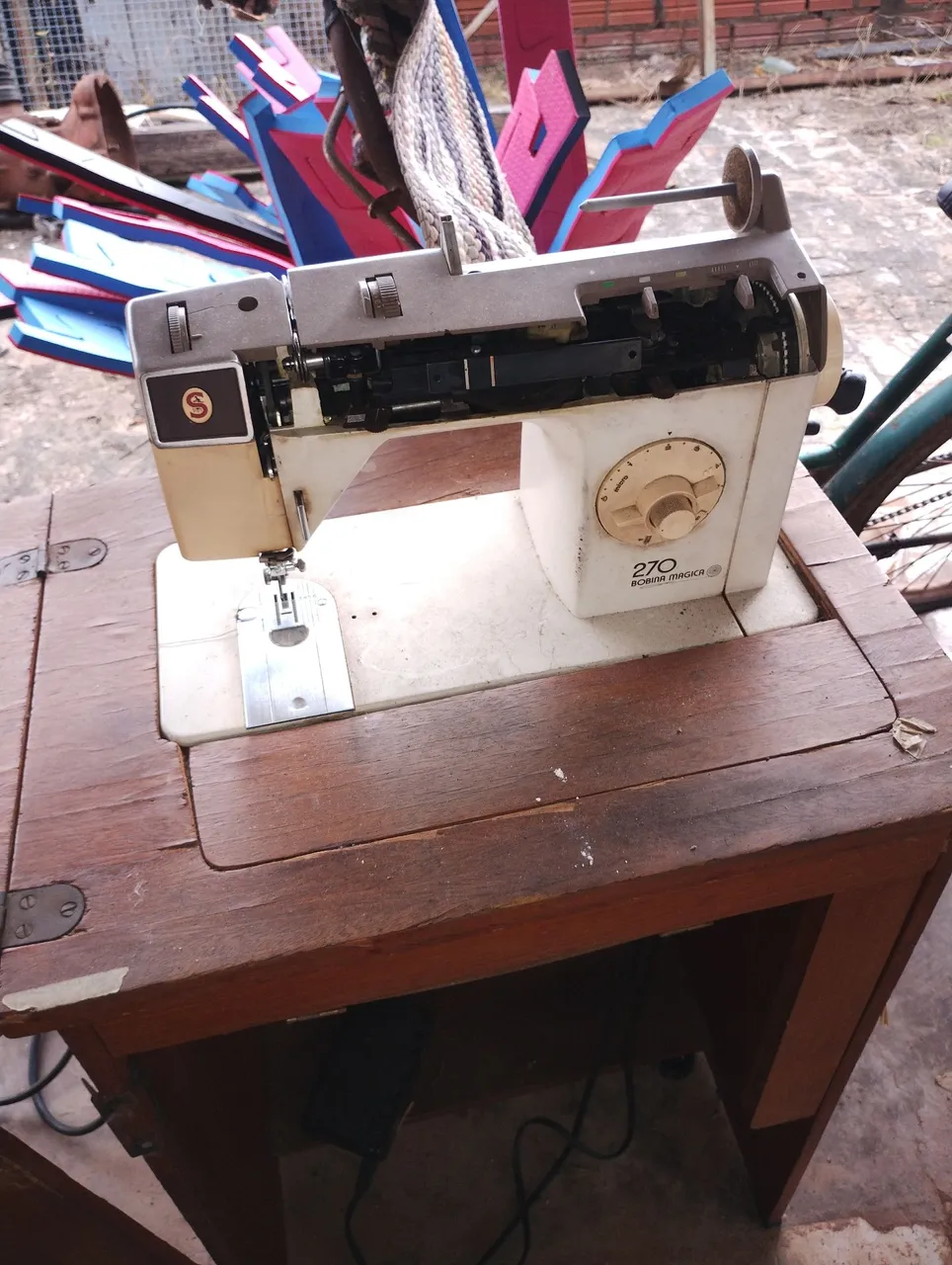 Máquina de Costura Singer 270