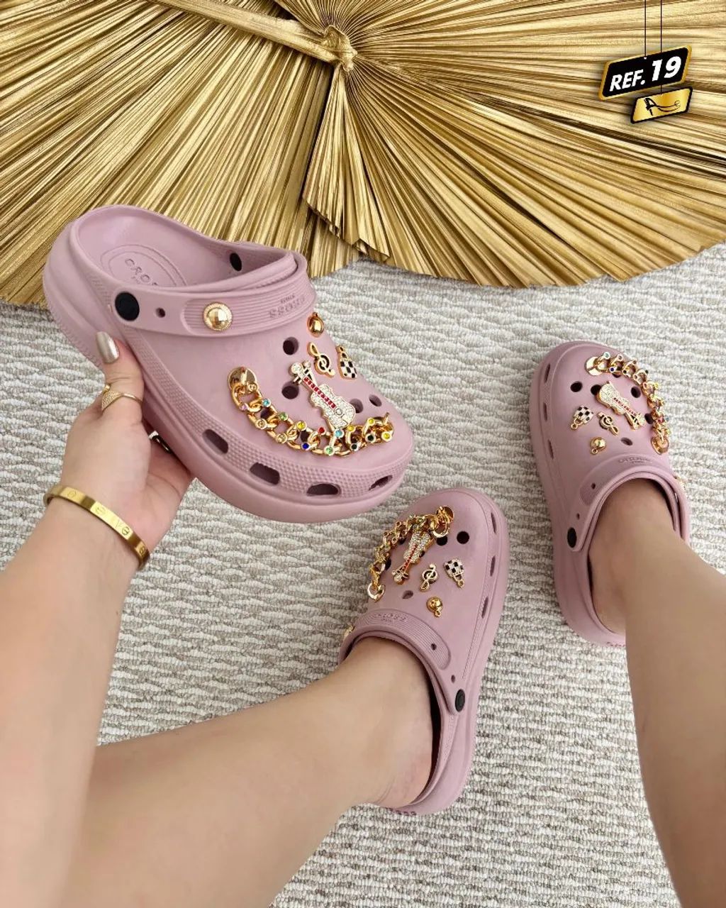 Sandália Crocs Rosa com Acessórios - Foto 5