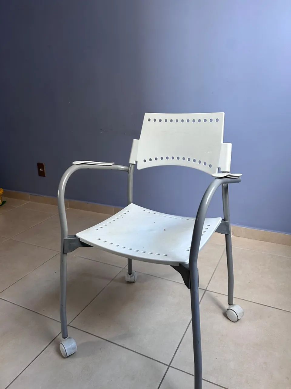 Cadeira de Escritório com Rodas - Foto 3