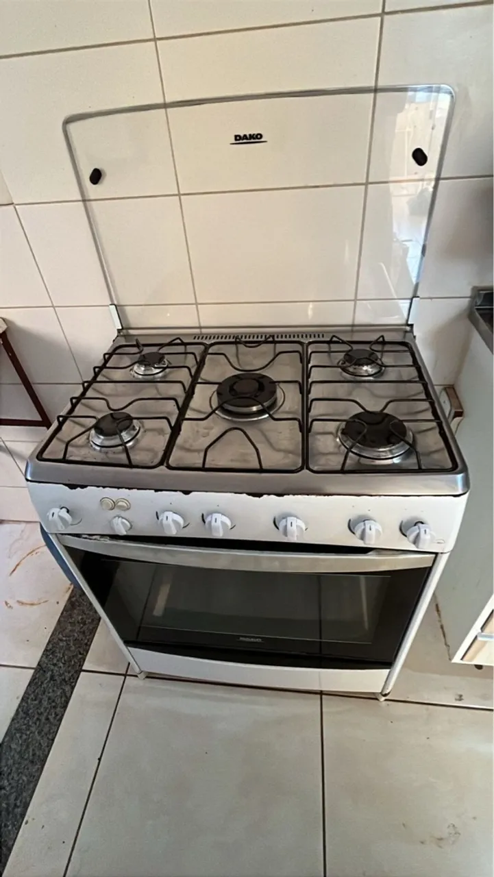 Fogão Dako com 5 bocas