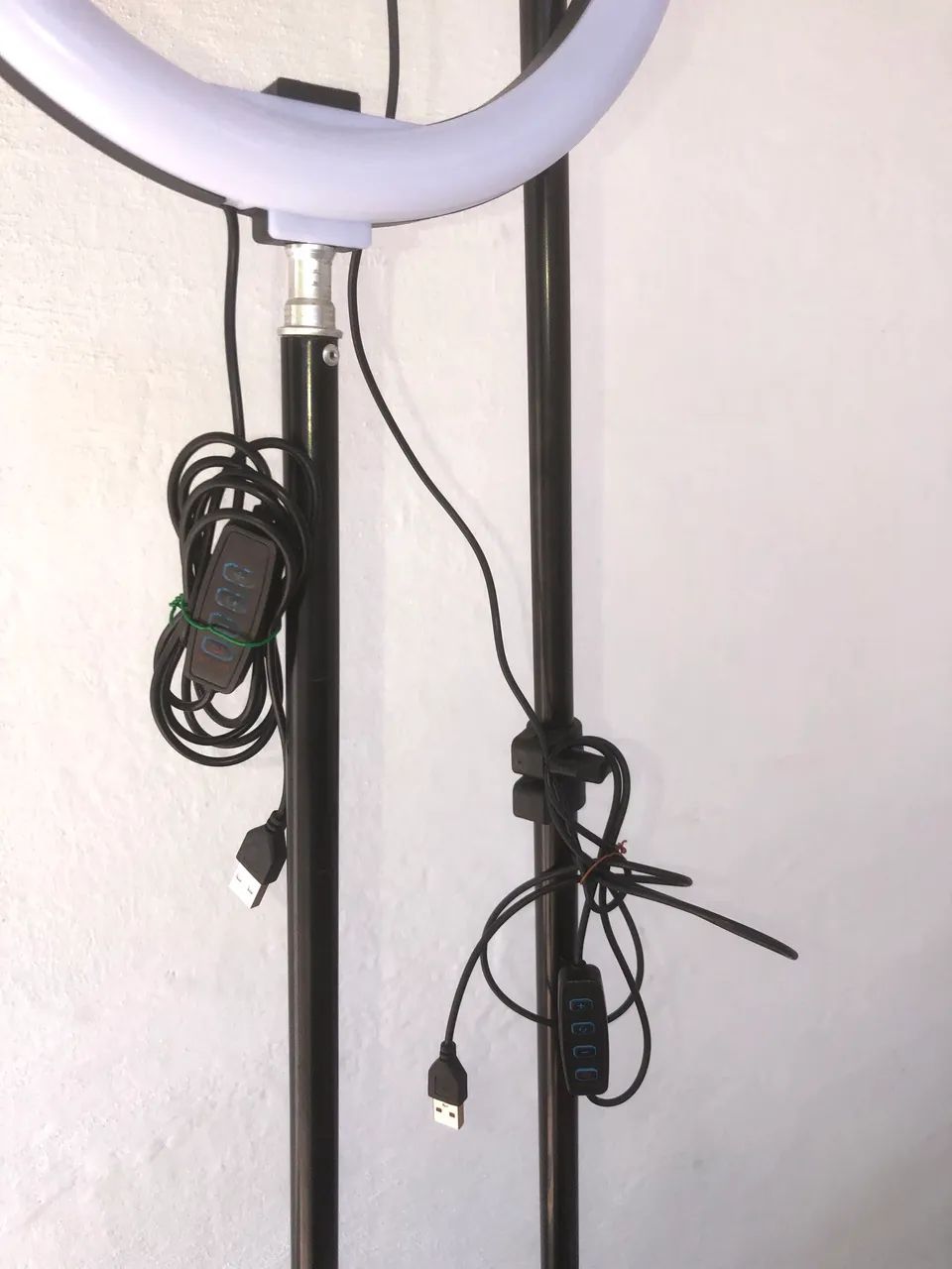 Duas Ring lights em boas condições com tripés - Foto 4