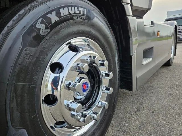 Scania R460 SUPER Ano 25 0km Tração 4x2 Farol de Teto Geladeira Ar Digital - Foto 4