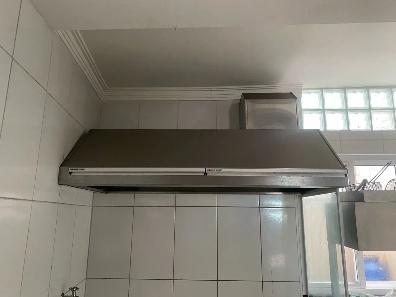 Coifa inox com tubulação alta 