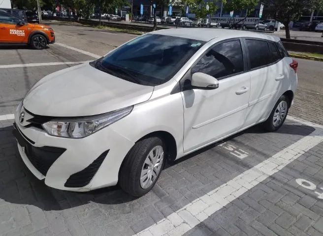 YARIS 1.3 XL LIVE 2022 REVISADO C/GARANTIA APENAS 15 MIL KM EXTRA!