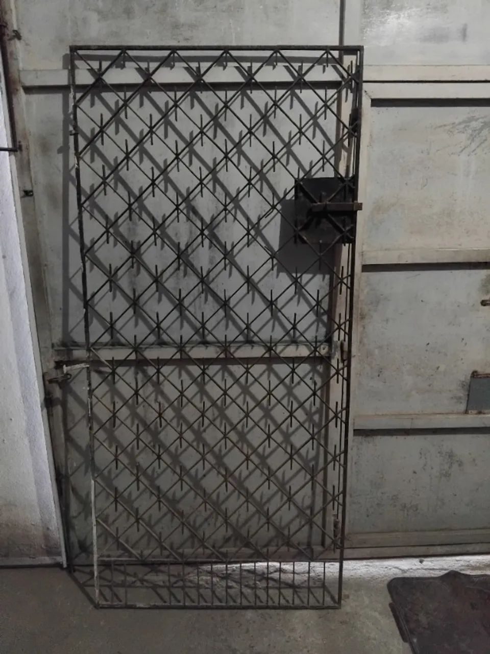 Portão de ferro reforçado - 1m de largura x 2,12cm de altura.