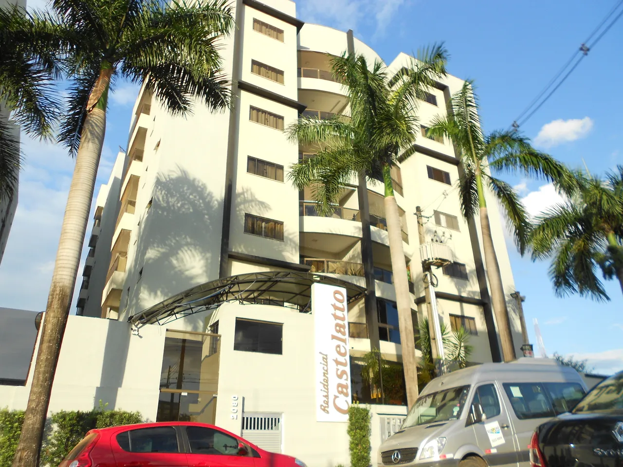 EXCELENTE APARTAMENTO NO CONDOMÍNIO CASTELATTO.