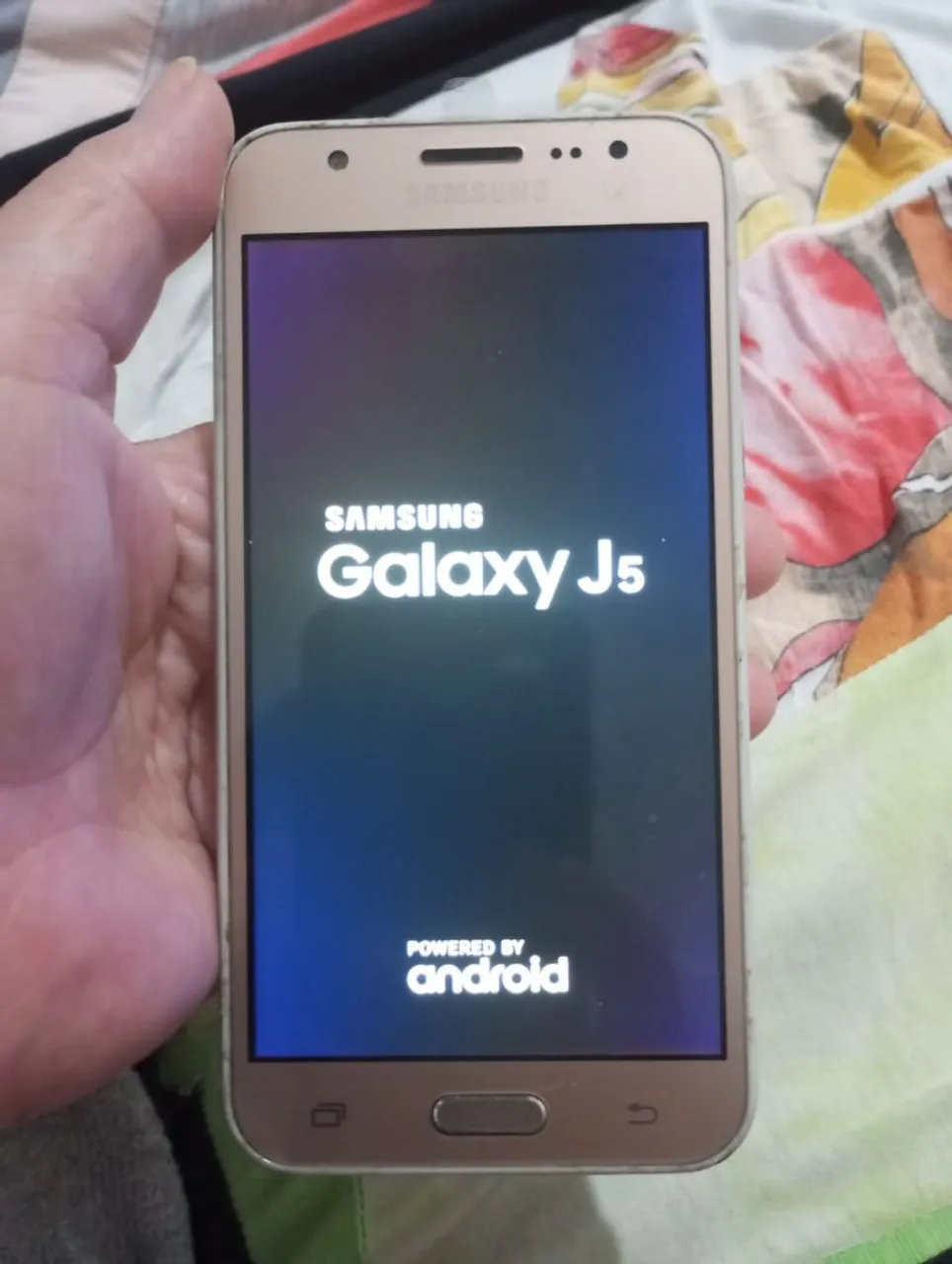 Celular j5 Normal.
