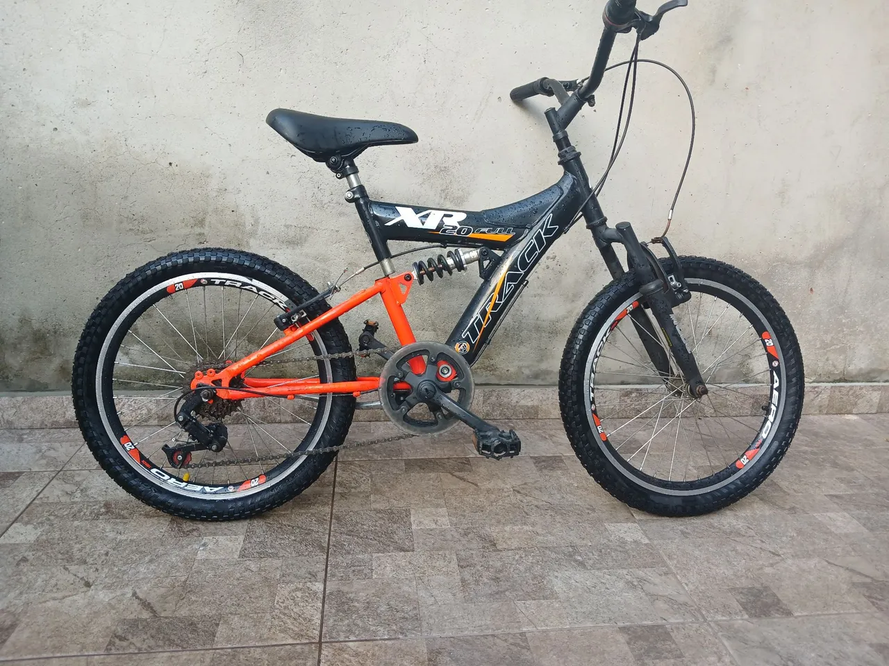 Bike aro 20 dois pneus novos