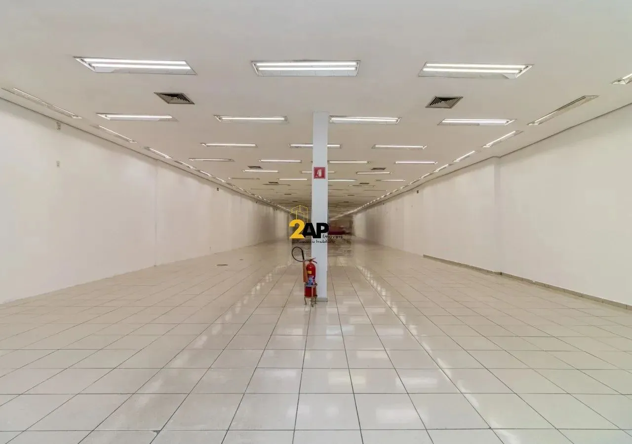Loja para Aluguel na Rua Augusta: Ponto Comercial com 2 Banheiros e 570m² no Bairro Cerque