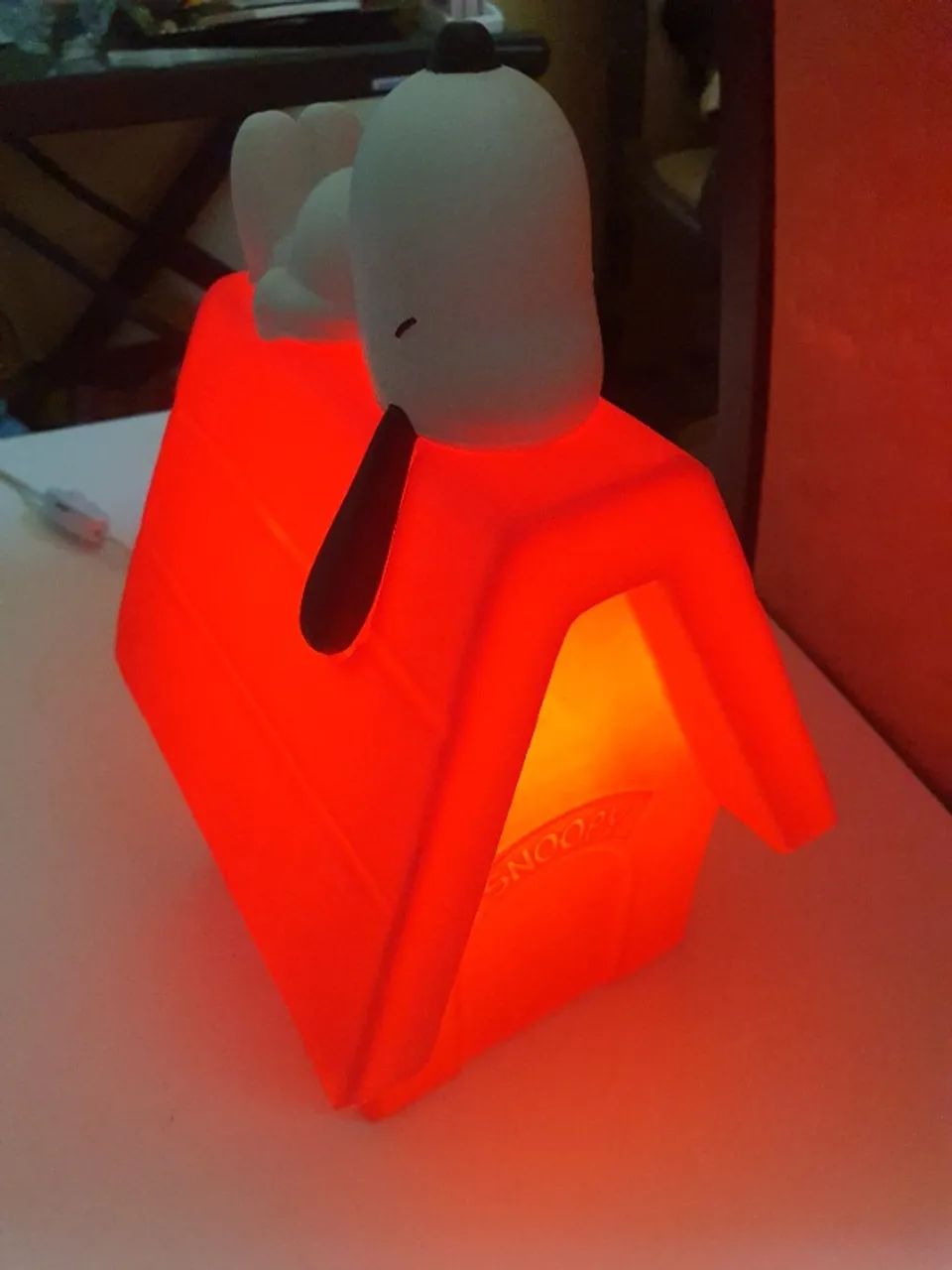 Luminária Abajur De Mesa Casinha Snoopy Vermelha Decorfun Bivolt - Foto 5