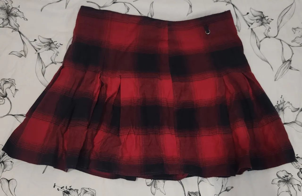 Saia xadrez vermelha e preta