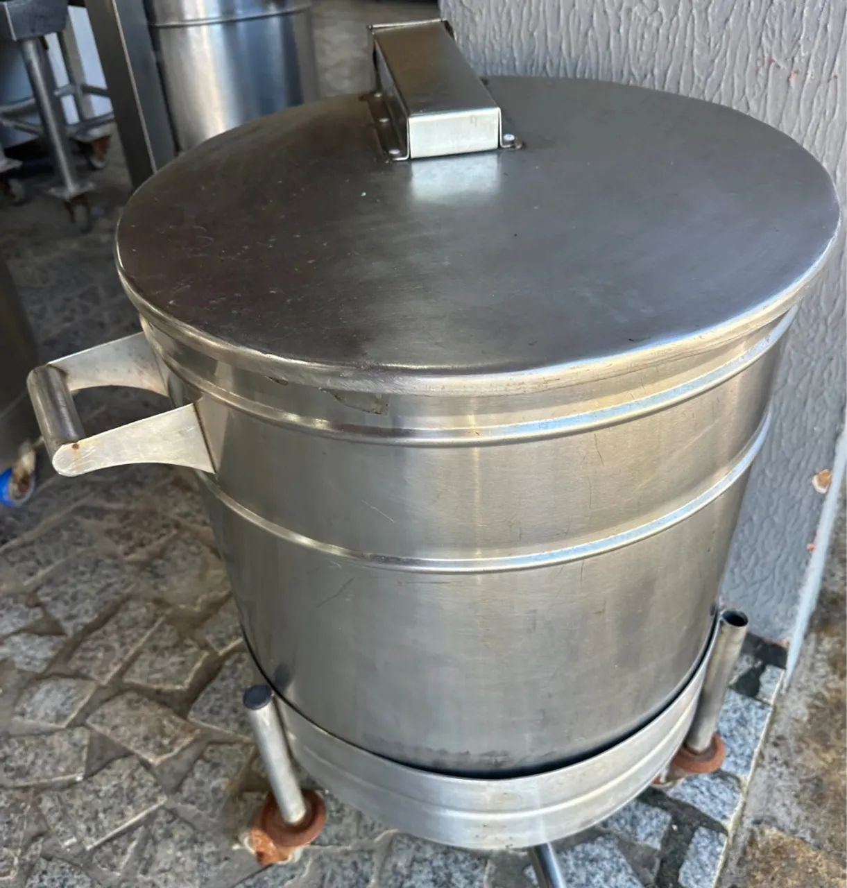 Lixeira Industrial em Aço Inox com Tampa - Foto 3