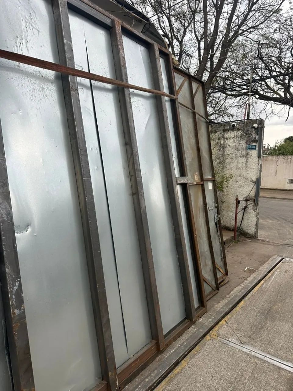 Portão (Estruturas para portões ou divisórias)64169921481346121