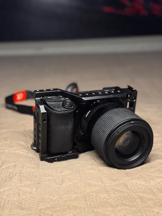 Câmera Mirrorless Sony a6300 + Lente 30mm 1.4