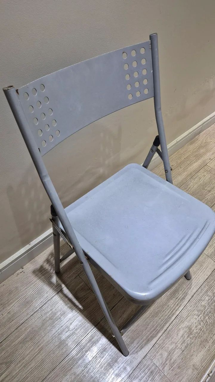Conjunto Mesa e 4 cadeiras de metal dobráveis - Foto 4