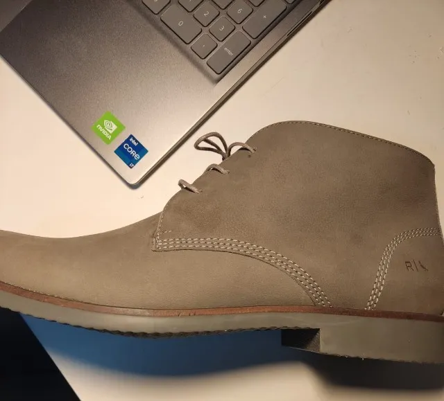Bota em Couro Reserva N° 41 - Atenção molde grande equivalente N° 43 - Linda/Nova