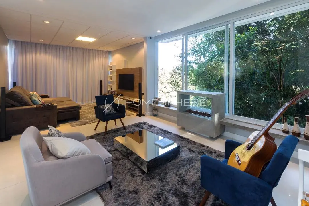 Casa de condomínio com 360 m², 4 quartos sendo 4 suítes à venda no bairro Aldeia da Serra.