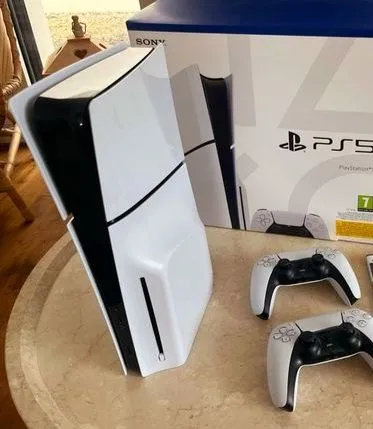 PlayStation 5 Slim Mídia Física - 2 Controles (Aceito Cartão)