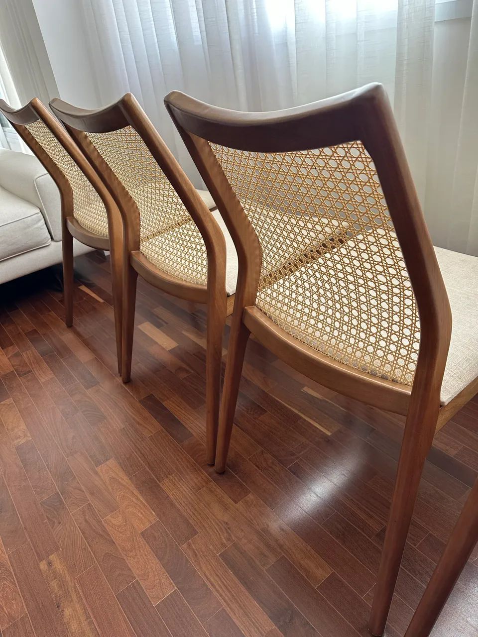 04 cadeiras com palhinha