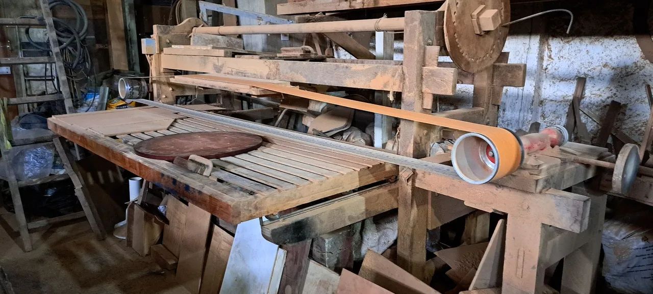 Máquina de lixar industrial de madeira está na minha oficina a 40 anos foi eu quem fez