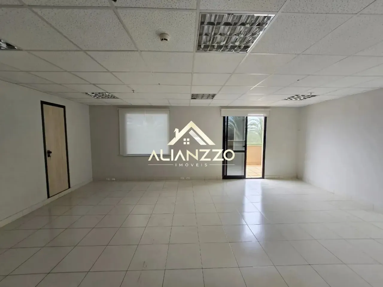 Sala comercial 130m² para alugar na Avenida Presidente Vargas no Edifício Times Square Bus