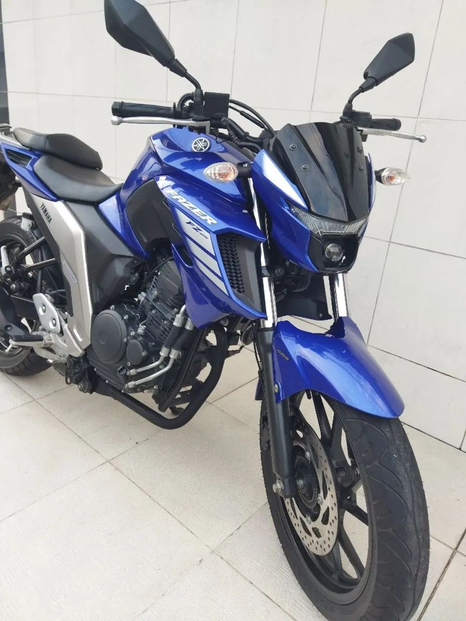 Fazer 250 ( FZ 25 ) 7.500 km , modelo 2023 ( Farol de LED ).