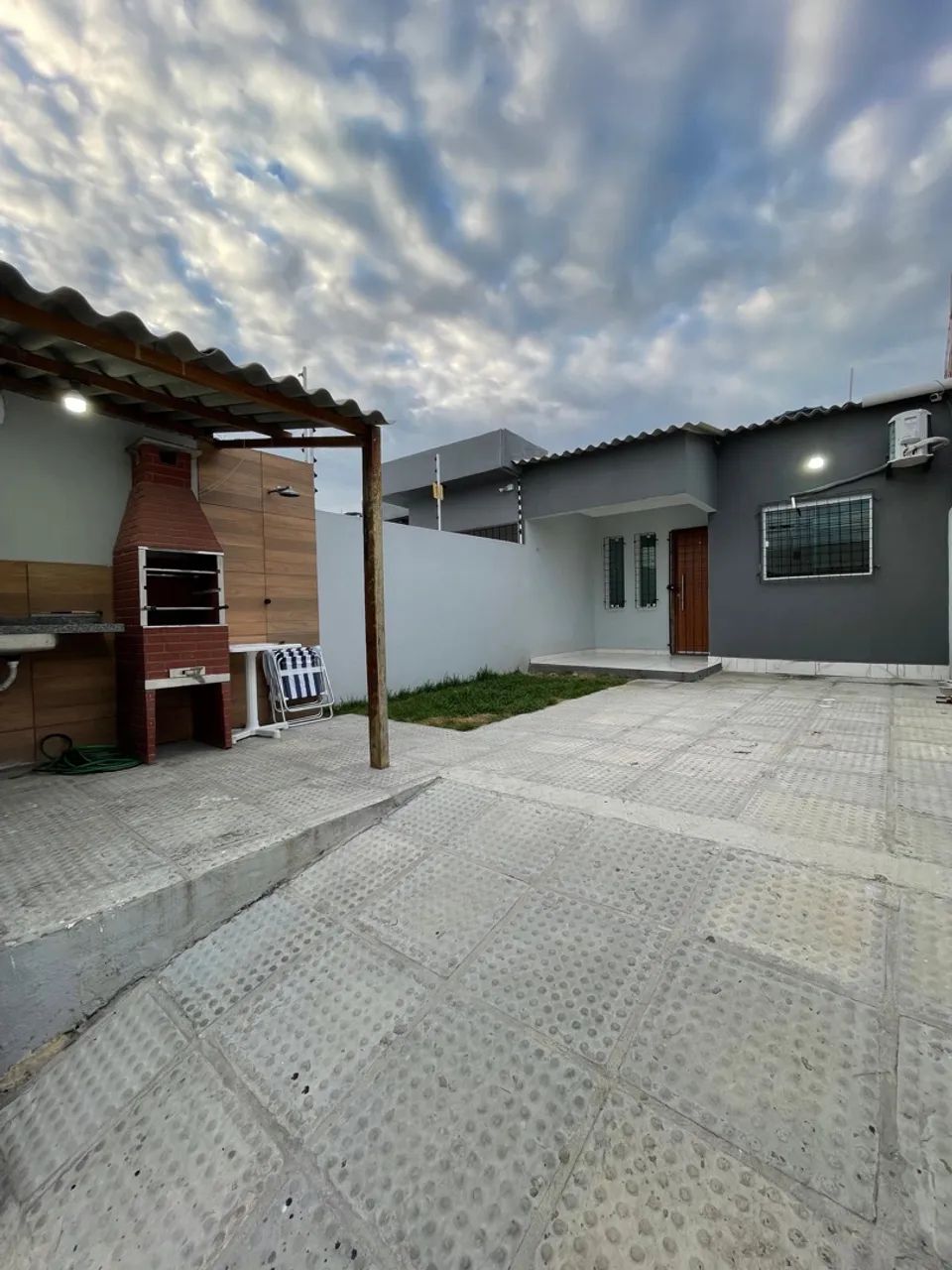 Casa em rua pública 