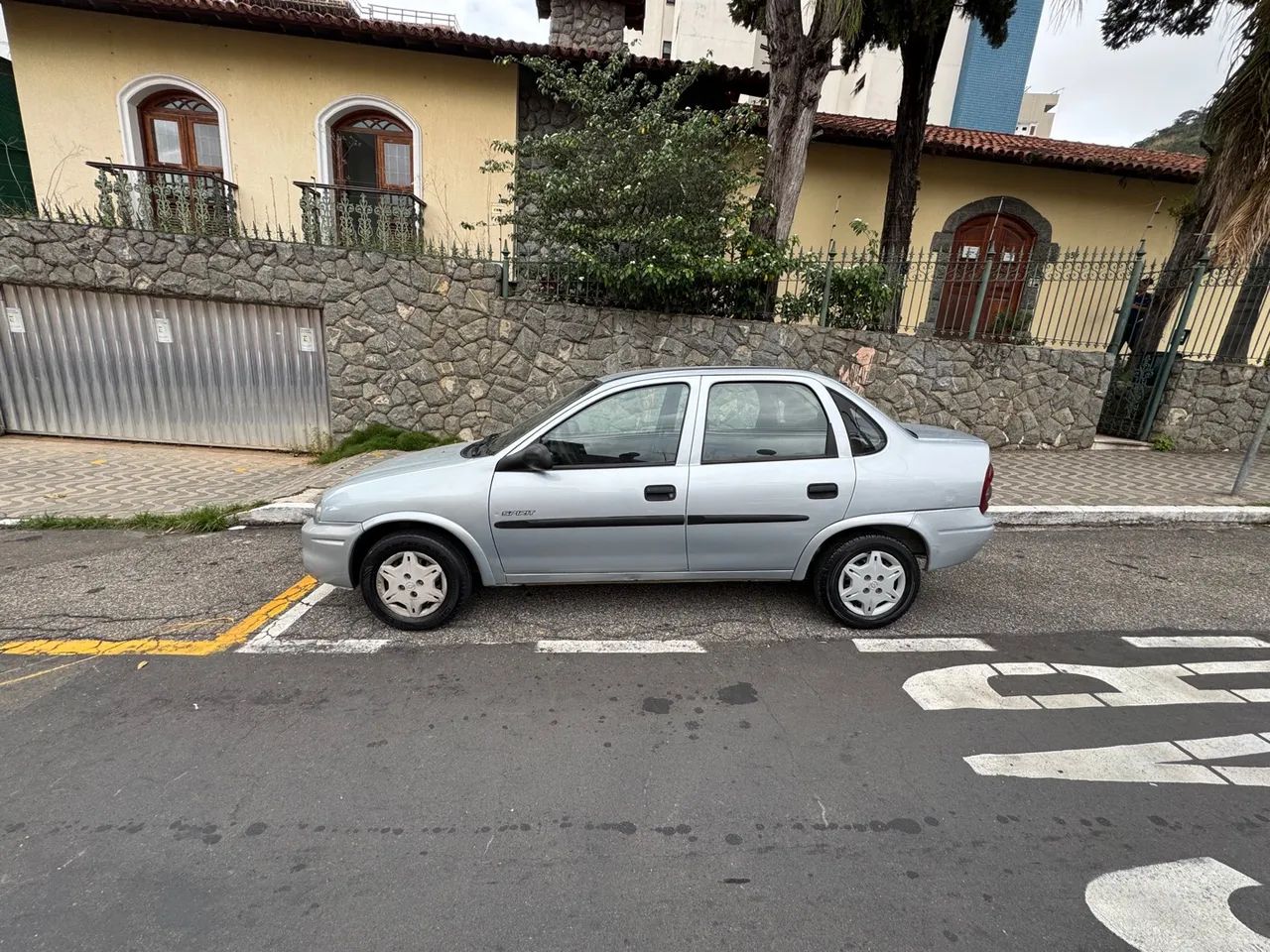 Chevrolet classic aceito troca moto  - Foto 3