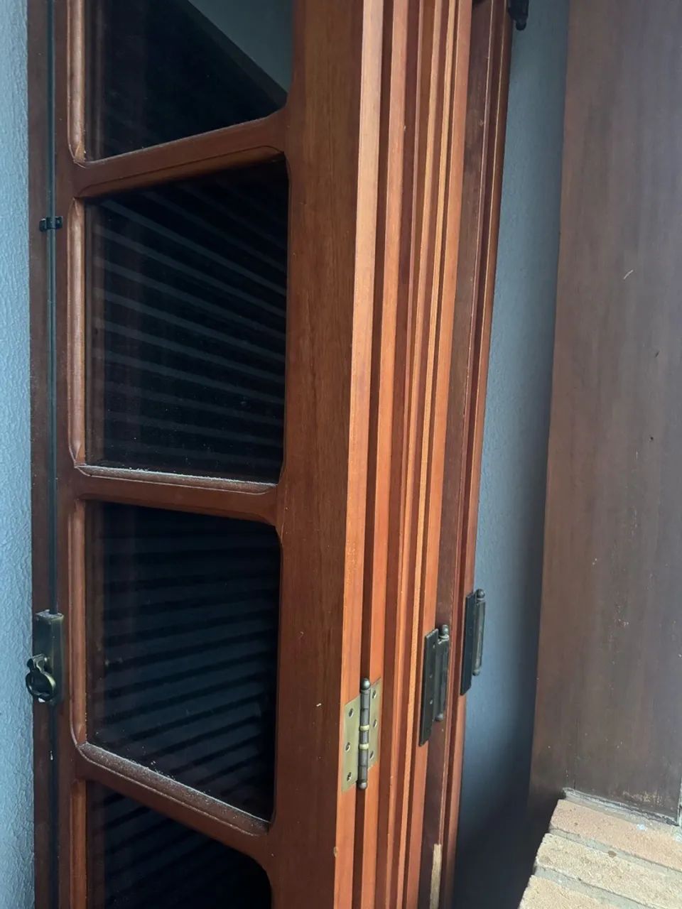 Porta de madeira com vidro