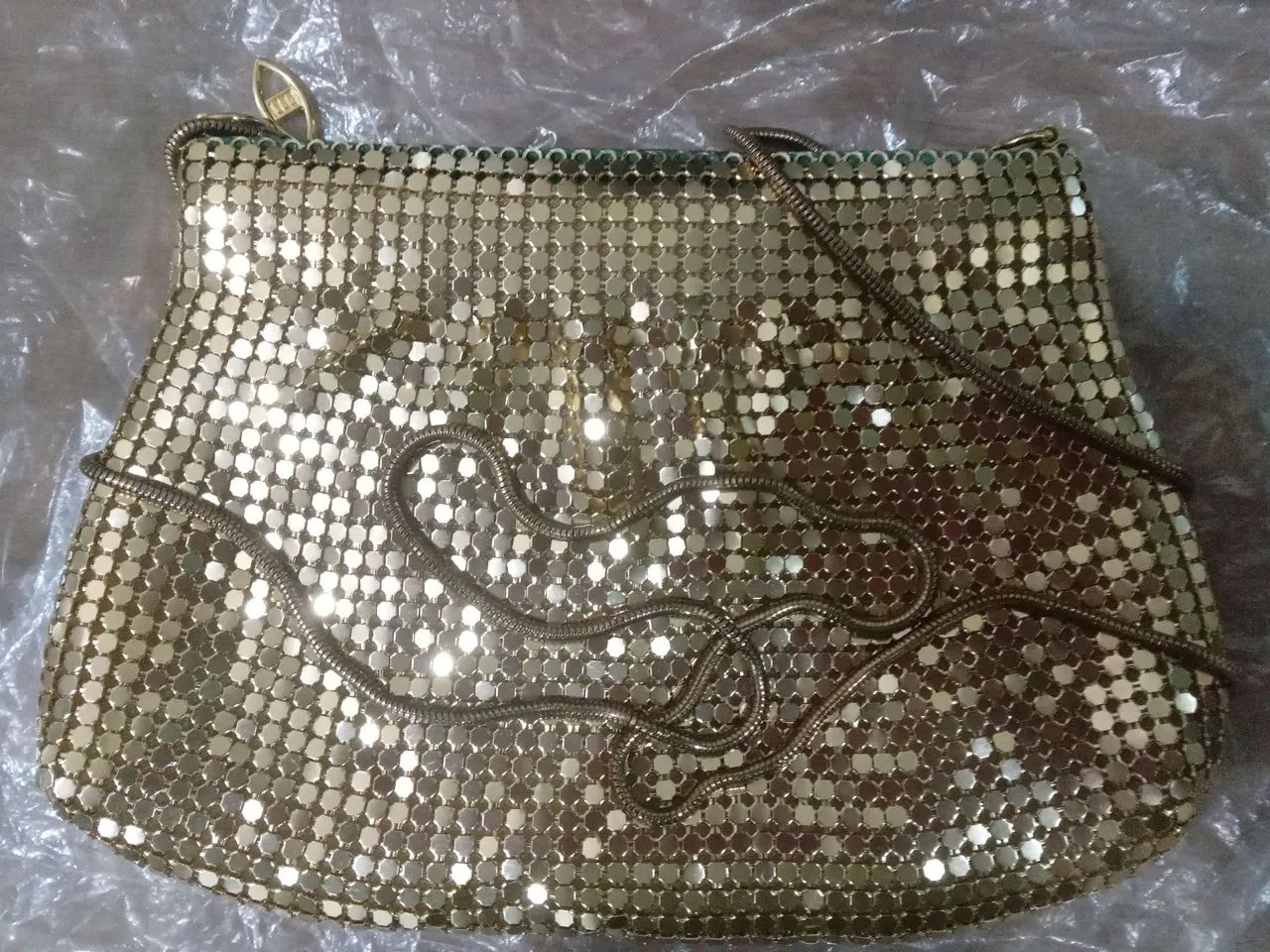 Bolsa de Metal Dourada Vintage