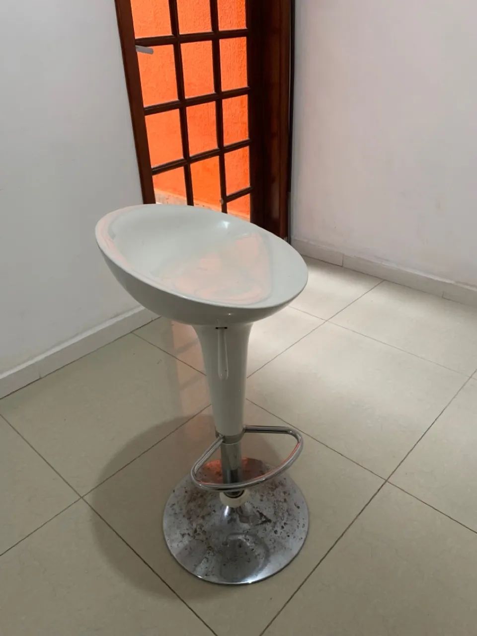 Banqueta Giratória Branca - Foto 2