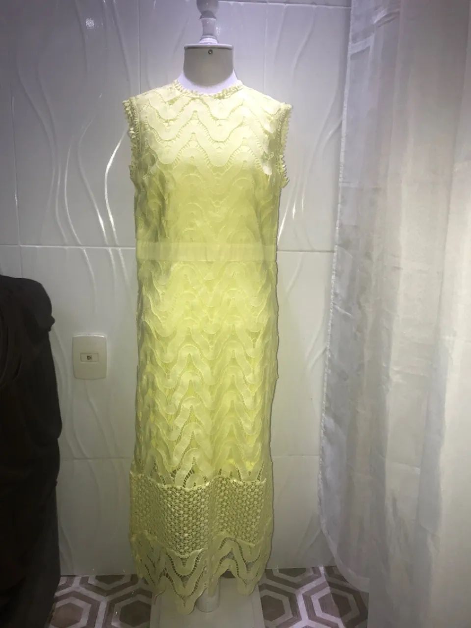 Vestido de Renda Amarelo Claro
